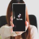 Comment TikTok affecte les jeunes : effets positifs et négatifs